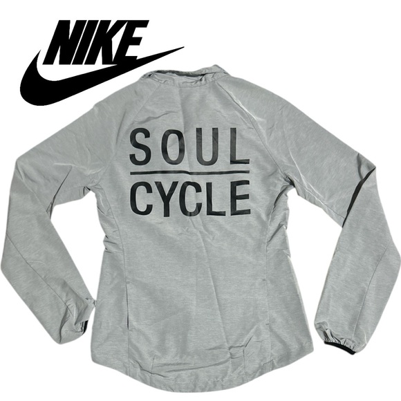 Nike Soul Cycle‎ Women’s Light Gray Running Windbreaker - Size XS - Picture 1 of 4